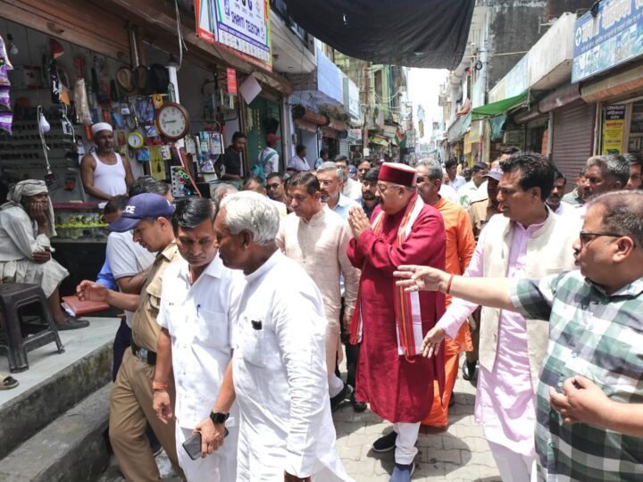 महाराज का मुख्यमंत्री से आग्रह, पानी में डूबे क्षेत्रों को आपदाग्रस्त क्षेत्र घोषित किया जाए,कहा, दो माह के पानी के बिल माफी व बैंक ऋण वसूली पर भी फिलहाल लगे रोक,प्रभारी मंत्री बोले आपदा की इस घड़ी में धामी सरकार आपके साथ खड़ी है।