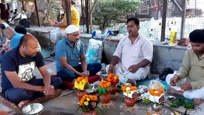  पितृ पक्ष शुरू,अनुष्ठान के लिए धर्मनगरी पहुंचे लोग