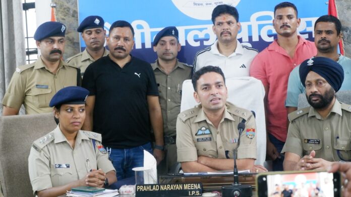 करोड़ों की स्मैक बरामद, पुलिस कांस्टेबल सहित तीन गिरफ्तार