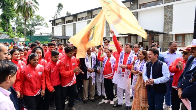 मुख्यमंत्री ने 37वें राष्ट्रीय खेल के लिए फ्लैग ऑफ कर किया खिलाड़ियों को रवाना