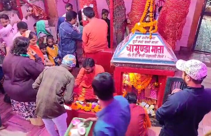 नवरात्र शुरूःपहले दिन पूजी गयी शैलपुत्री,मंदिरों में जुटने लगी भीड़