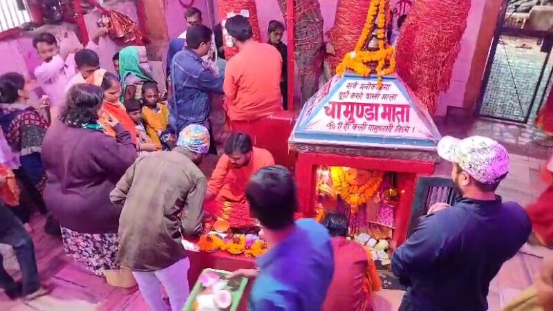 नवरात्र शुरूःपहले दिन पूजी गयी शैलपुत्री,मंदिरों में जुटने लगी भीड़