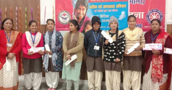 कर्णप्रयाग : छात्राओं को दिए हेल्थ एंड हाइजीन के टिप्स
