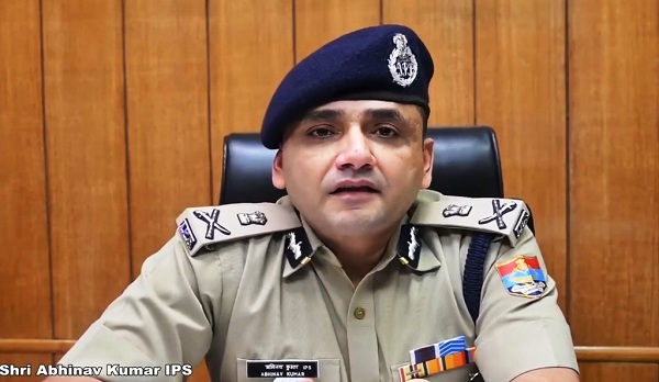 यातायात एवं सड़क सुरक्षा को लेकर डीजीपी अभिनव कुमार हुए सख्त, दिए यह निर्देश