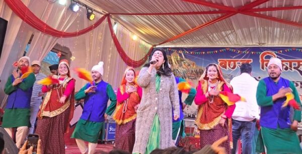 खुशी जोशी और गोविन्द दिगारी के गीतो पर झूमे लोग, जय हो कुमाऊं जय हो गढ़वाल…गीत के साथ बंड मेले का समापन