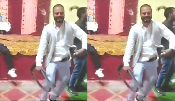 भीम आर्मी के सोनू लाठी को दोस्त की शादी में थिरकना पड़ा महंगा, पिस्टल और बंदूक के साथ डांस सोशल मीडिया पर हुआ वायरल