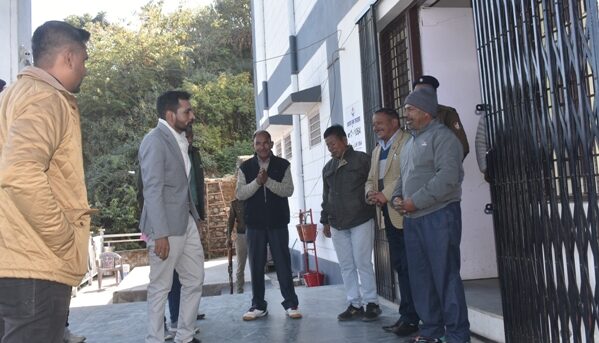 डीएम डॉ. आशीष चौहान ने ने राजनैतिक दलों के प्रतिनिधियों की उपस्थिति में किया ईवीएम वेयर हाउस का त्रैमासिक निरीक्षण