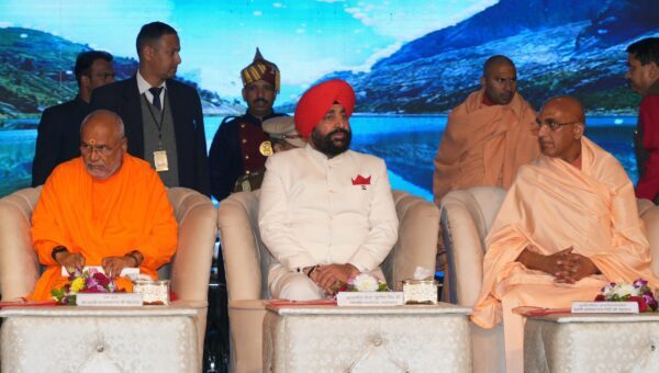 आचार्य महामंडलेश्वर स्वामी अवधेशानंद गिरी जी महाराज का दिव्य स्वरूप करोड़ों लोगों के लिए हैं एक प्रेरणा पुंज – राज्यपाल