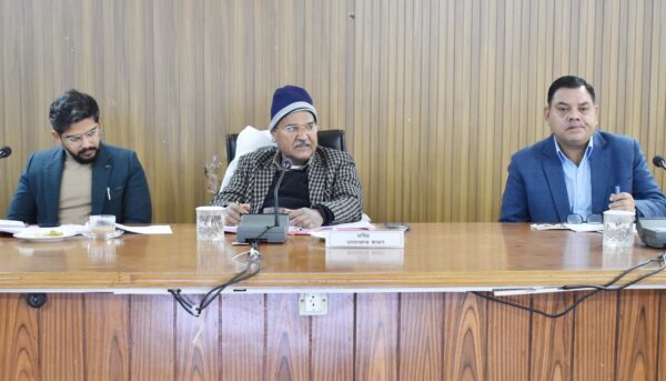 सचिव विनोद प्रसाद रतूडी ने ली जनपद चमोली में विकास कार्यो की समीक्षा बैठक, अंतर विभागीय समन्वय के साथ विकास कार्यो को तेजी से आगे बढ़ाने के दिए निर्देश