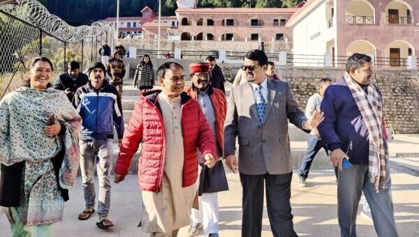 विद्यालयों को शिक्षा के लिए बेहतर तो बनाना ही है साथ ही उन्हें सुंदर भी बनाना है – कैबिनेट मंत्री डॉ. धन सिंह रावत