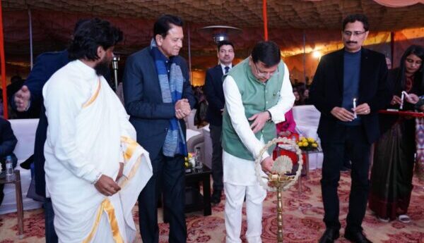 मुख्यमंत्री पुष्कर सिंह धामी ने होमगार्डस स्थापना दिवस पर आयोजित सांस्कृतिक संध्या “उद्गम” का दीप प्रज्ज्वलित कर किया शुभारम्भ