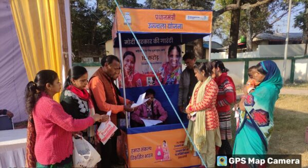 बनियावाला आर्केडिया ग्रांट और यमुना कॉलोनी में आयोजित हुआ विकसित भारत संकल्प यात्रा कार्यक्रम, 208 महिलाओं को उज्ज्वला योजना से जोड़ा गया, मौके पर लोगों को दिया जा रहा योजनाओं का लाभ