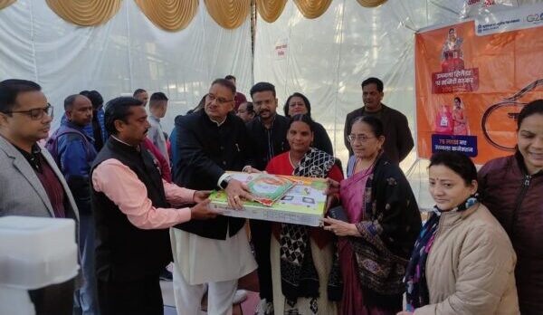 संकल्प यात्रा में ज़्यादा से ज़्यादा जुड़ने का किया आह्वान, गढ़ी कैंट और टपकेश्वर मंदिर में आयोजित हुआ विकसित भारत संकल्प यात्रा कार्यक्रम, कैबिनेट मंत्री गणेश जोशी और विधायक सविता कपूर भी यात्रा में हुए शामिल, मौके पर लोगों को दिया जा रहा योजनाओं का लाभ 