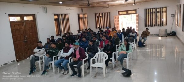 वन विभाग के कर्मचारियों ने किया बैठक का आयोजन