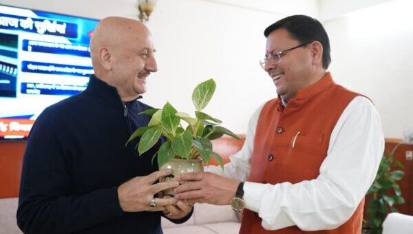 मुख्यमंत्री पुष्कर सिंह धामी से फिल्म अभिनेता अनुपम खेर ने की भेंट, उत्तराखण्ड में फिल्मांकन एवं फिल्म निर्माण से संबंधित विभिन्न विषयों पर की चर्चा