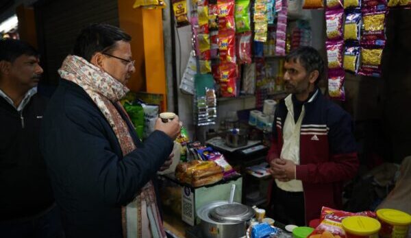 मुख्यमंत्री पुष्कर सिंह धामी ने किया आईएसबीटी का औचक निरीक्षण, जरूरतमंदों को किए कंबल वितरण, सभी ज़िलाधिकारियों को अलावा की व्यवस्था करने के निर्देश, प्रदेश के समस्त रैन बसेरों की व्यवस्था ठीक करने के भी दिये निर्देश