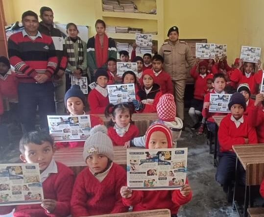 धुमाकोट पुलिस ने छात्र छात्राओं को किया जागरूक