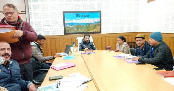 डीएम डॉ. आशीष चौहान ने ली मुख्यमंत्री सौर स्वरोजगार योजना के तहत प्राप्त आवेदनों के निस्तारण के लिए गठित जिला स्तरीय तकनीकी एवं आवंटन समिति की बैठक, दिए निर्देश