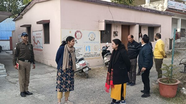 डीएम सोनिका ने किया औचक निरिक्षण, ब्लॉक रायपुर में मचा हडकम्प, फील्ड कर्मचारियों से वीडियो कॉल पर जांची फील्ड की उपस्थिति
