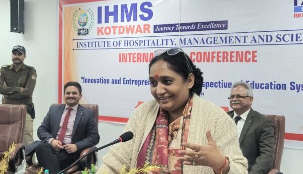 विधानसभा अध्यक्ष ऋतु खंडूडी भूषण ने IHMS के प्राध्यापकों को किया सम्मानित, कहा युवा नौकरी लेने की नहीं देने के लिए करें कार्य