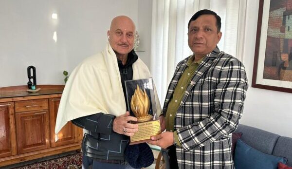 उत्तराखंड फिल्म विकास परिषद के सीईओ बंशीधर तिवारी ने प्रसिद्ध फिल्म अभिनेता अनुपम खेर से की शिष्टाचार भेंट, इन मुद्दों पर हुई चर्चा….