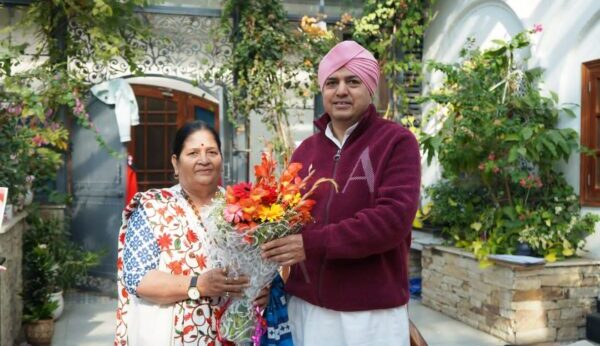 भाजपा नेत्री विनोद उनियाल ने राज्य स्तरीय महिला उद्यमिता परिषद का उपाध्यक्ष बनने पर श्री दरबार साहिब में टेका मत्था, श्रीमहंत देवेन्द्र दास जी महाराज से आशीर्वाद प्राप्त किया, एसजीआरआर ग्रुप के संस्थानों द्वारा जनहित में किए जा रहे कार्यों की सराहना की