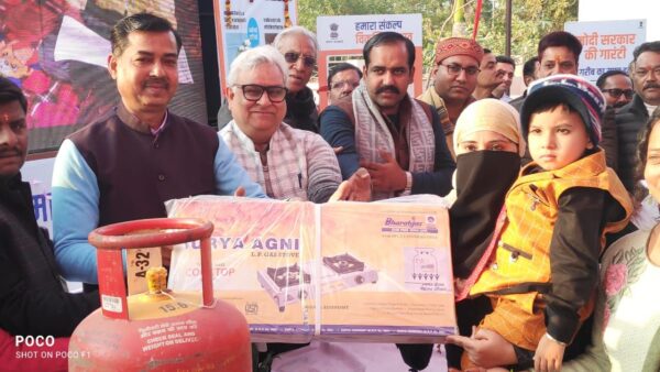 हरिद्वार के शिवालिक नगर और रविदास गेट में आयोजित हुआ विकसित भारत संकल्प यात्रा कार्यक्रम, विधायक आदेश चौहान ने भारत को 2047 तक विकसित राष्ट्र बनाने की शपथ दिलवाई