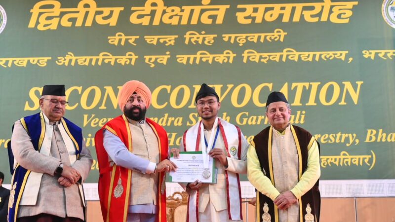 राज्यपाल ने वीर चंद्र सिंह गढ़वाली उत्तराखण्ड औद्यानिकी एवं वानिकी विश्व विद्यालय भरसार के द्वितीय दीक्षांत समारोह में विद्यार्थियो को प्रदान की उपाधि एवं मेडल से किया सम्मानित