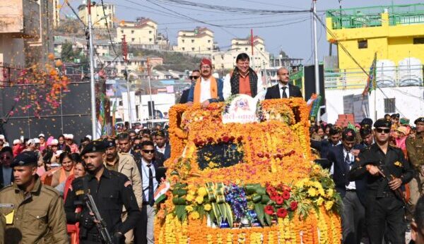 मुख्यमंत्री धामी ने टिहरी में आयोजित रोड शो में किया प्रतिभाग, वीर बाल दिवस पर टीला साहिब गुरुद्वारा में टेका मत्था