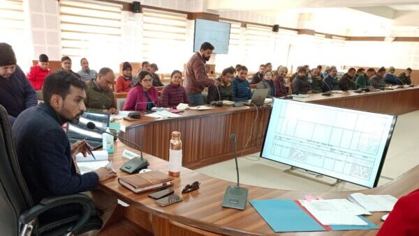 डीएम डॉ. आशीष चौहान ने मुख्यमंत्री घोषणाओं की प्रगति की समीक्षा के लिए ली जनपद स्तरीय अधिकारियों की बैठक, दिए आवश्यक दिशा निर्देश