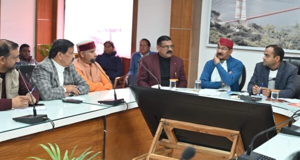 विधान सभा क्षेत्र टिहरी के कार्यों की समीक्षा बैठक आयोजित