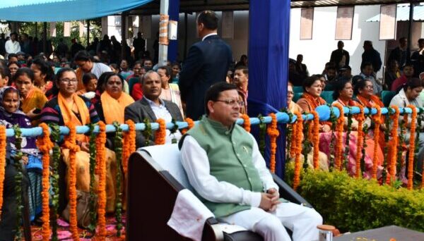 केन्द्र तथा राज्य सरकार परिवार के सदस्य की भांति जनता की चिंता कम करने का कर रही है प्रयास – मुख्यमंत्री पुष्कर सिंह धामी