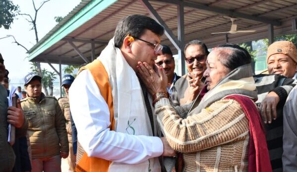 मुख्यमंत्री पुष्कर सिंह धामी ने लोहियाहेड कैम्प कार्यालय में क्षेत्र की जनता से मुलाकात कर सुनी समस्याएं, जनसमस्याओं के समयबद्ध तरीके से निराकरण करने के लिए अधिकारियों को दिए सख्त निर्देश