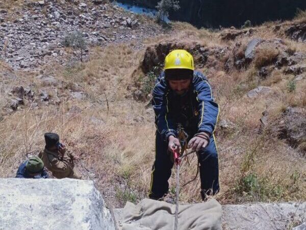 पिथौरागढ़ : गर्वाधार के पास वाहन हुआ दुर्घटनाग्रस्त, SDRF ने किये शव बरामद