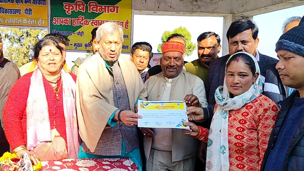 पौड़ी गढ़वाल : विकसित भारत संकल्प यात्रा रथ से लोगों को गांव-गांव में मिल रहा विभिन्न योजनाओं का लाभ