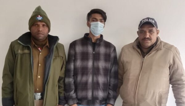 रूडकी : पुलिस ने रिटायर्ड शिक्षक के घर फ़ायरिंग करने वाले एक आरोपी को किया गिरफ्तार, बाल अपचारी व उसका साथी फरार