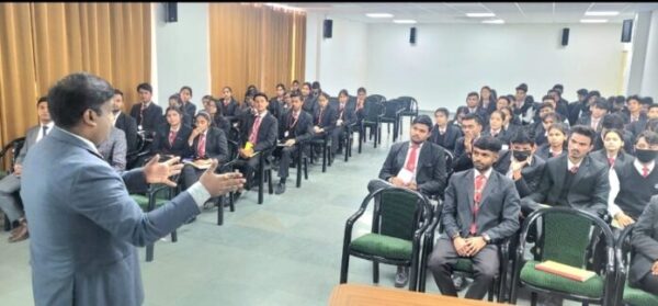 IHMS में आयोजित की गई डिजिटल मार्केटिंग कार्यशाला, छात्र-छात्राओं ने सीखे लिंक्‍डइन में प्रोफाइल बनाने के गुर