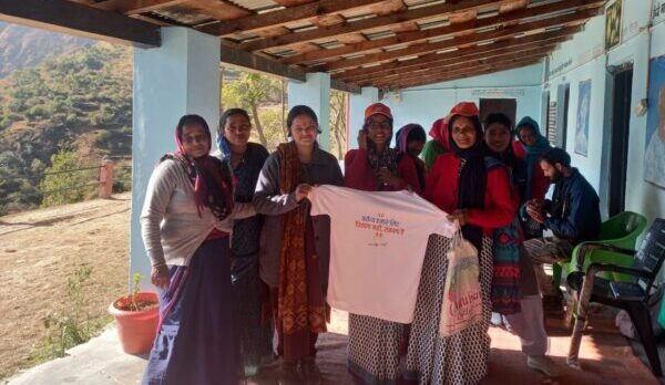 चमोली : विकसित भारत संकल्प यात्रा के पहुंचने पर ग्रामीणों ने किया जोरदार स्वागत