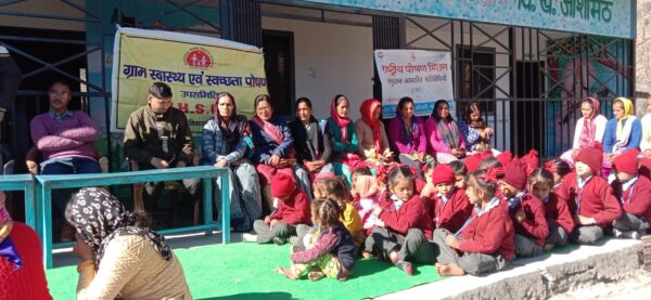 चमोली : विकसित भारत संकल्प यात्रा में विभागों द्वारा स्टॉल लगाकर सरकारी योजनाओं की दी जानकारी