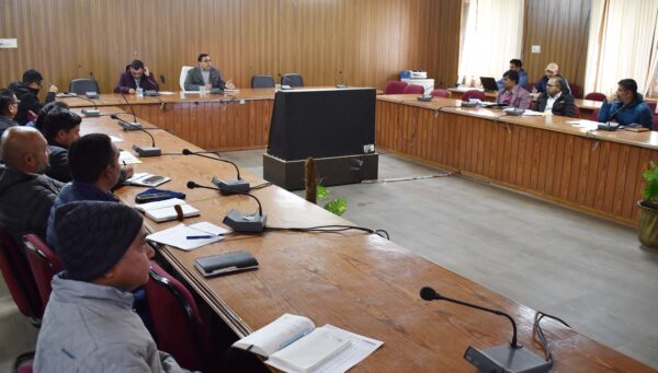 एडीएम डॉ. अभिषेक त्रिपाठी ने ली जिला गंगा संरक्षण समिति की बैठक, जनपद में संचालित एसटीपी का नियमित तकनीकी निरीक्षण करने के दिए निर्देश