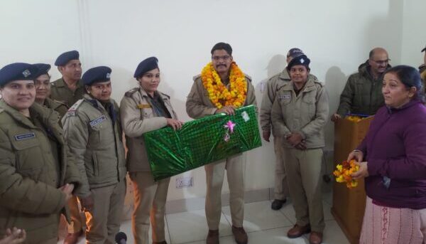 एसपी अजय गणपति के स्थानान्तरण पर पुलिस कर्मियों ने दी भावभीनी विदाई