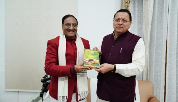 मुख्यमंत्री पुष्कर सिंह धामी से सांसद डॉ. रमेश पोखरियाल निशंक ने की भेंट, राज्य से संबंधित समसामयिक विषयों पर की चर्चा
