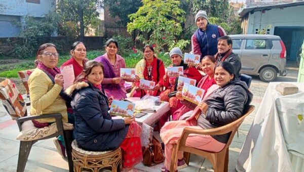 भाजपा जिला महिला मोर्चा ने अक्षत कलश यात्रा के तहत घर-घर जाकर बांटे अक्षत