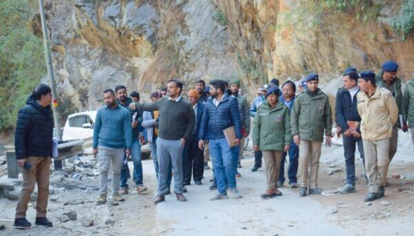 डीएम डॉ. सौरभ गहरवार ने कुंड से गौरी कुंड तक केदारनाथ यात्रा मार्ग का किया निरीक्षण, दिए निर्देश
