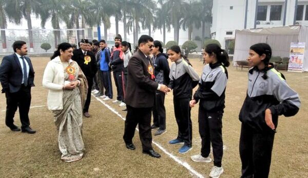 IHMS में आयोजित प्रतियोगिता में नवयुग और राइजिंगसन स्‍कूल की बालिकाओं ने वालीबॉल में दिखाया दमखम