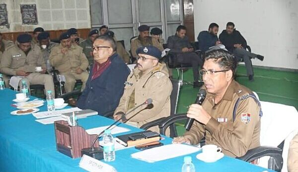 लोहड़ी/मकर संक्रान्ति स्नान पर्व को सकुशल संपन्न कराने के लिए प्रशासन तथा पुलिस ने कसी कमर, मेले में लगे फोर्स को ऋषिकुल ऑडिटोरियम में किया गया ब्रीफ, चप्पे चप्पे पर पुलिस का रहेगा कड़ा पहरा, ड्रोन निगरानी में रहेगा पूरा मेला क्षेत्र, 07 जोन 17 सेक्टरों में बांटा गया सम्पूर्ण मेला क्षेत्र