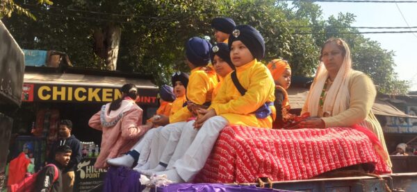 गुरु गोविंद सिंह प्रकाश पर्व के चलते निकाला नगर कीर्तन
