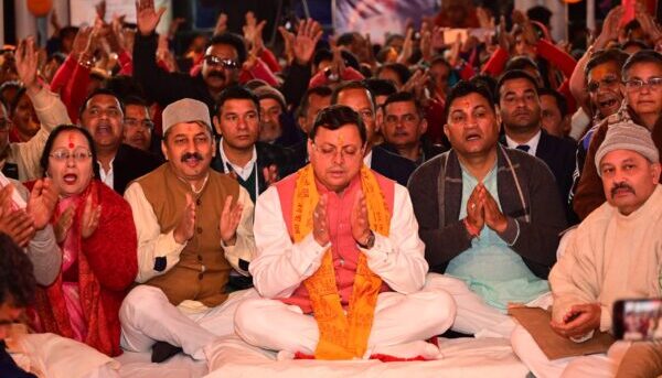उत्तरायणी पर्व के सुअवसर पर कैंचीधाम से प्रदेश में “सांस्कृतिक उत्सव” का हुआ आगाज, सीएम पुष्कर सिंह धामी ने कैंची धाम परिसर स्थित श्री राम शिला की साफ़-सफाई कर की पूजा अर्चना