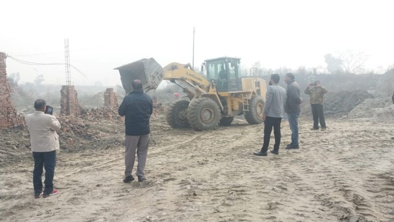 अवैध खनन पर डीएम धीराज सिंह गर्ब्याल सख्त, एसडीएम अजयवीर सिंह के नेतृत्व में इस क्षेत्र में की गयी बड़ी कार्रवाही, सरकारी जमीन में खनन के विरुद्ध सर्वे कर 04 मुकदमे किये दर्ज