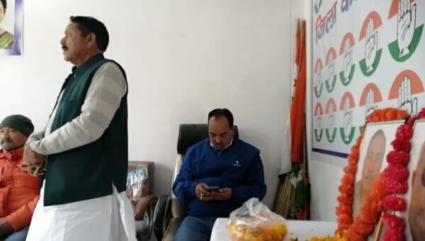 दिवंगत कार्यकर्ताओं को नगर व जिला कांग्रेस ने दी श्रद्धांजलि